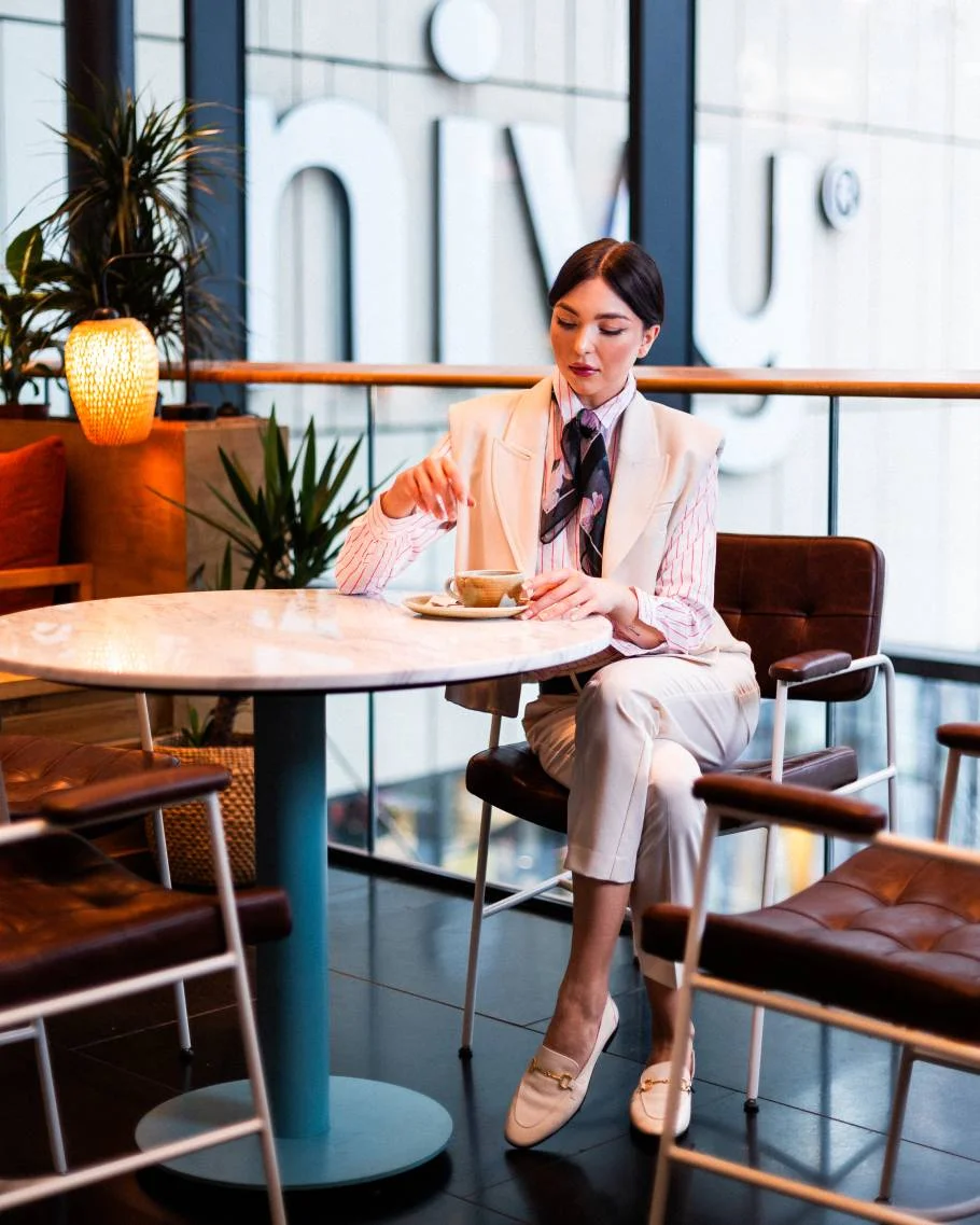 Tip na jarny outfit v neutralnej farbe