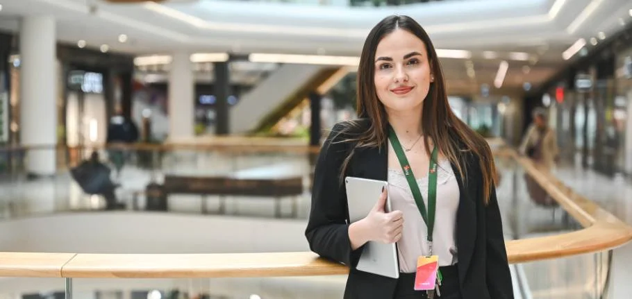 Natalia je facility manazerka